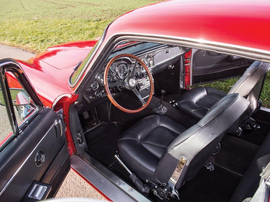 Интерьер Aston Martin DB6 (2590/R) 1966 года  (фото 6 из 25)